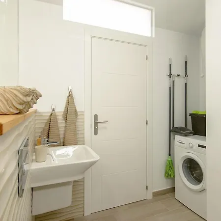 Red Volcano - Pool And Gym In Sport Center Fariones Included By Lanzarote * Puerto del Carmen (Lanzarote)